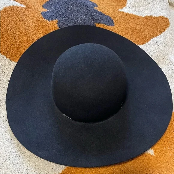 Elegant Black Wide-Brim Hat - Picture 1 of 5